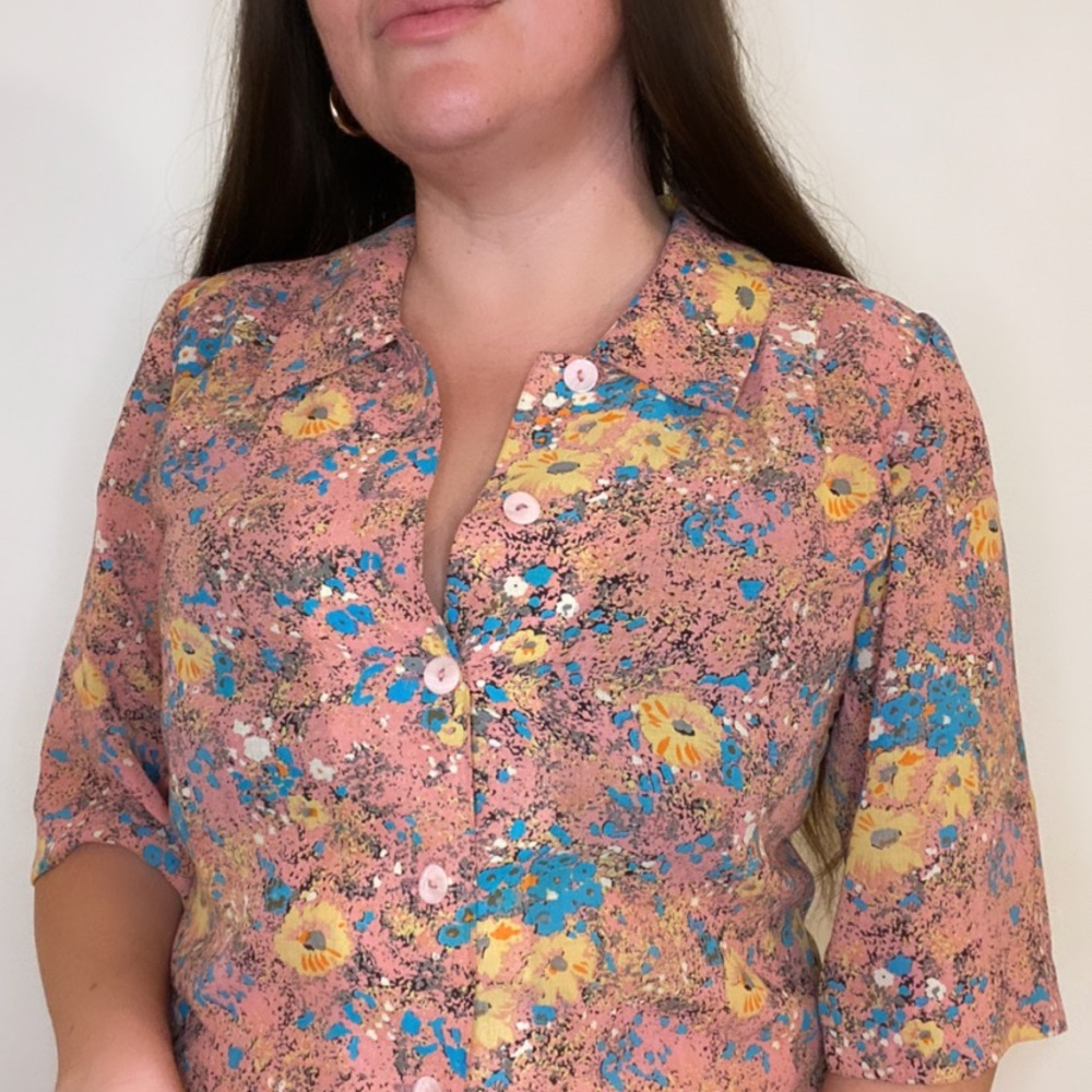 Vintage button up tee size M beautiful floral print, unique 3/4 sleeves,cut tag